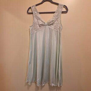 Shadowline Nylon & Lace Slip M